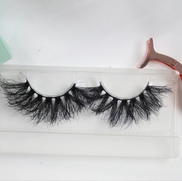 Cynthia Mink Lashes - Picture 2 of 5